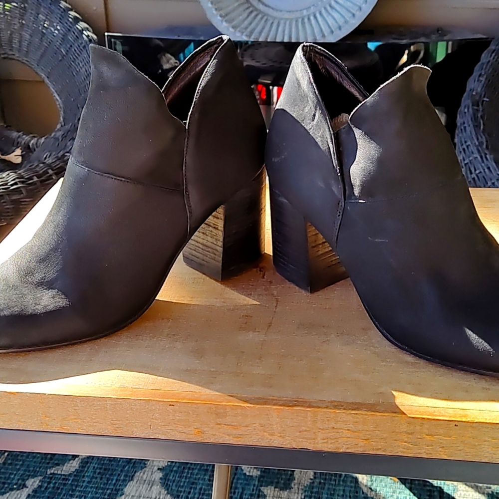 Eileen Fisher pull on ankle boots